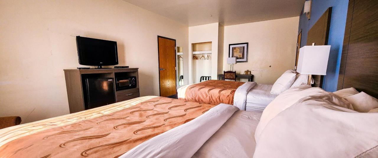- Airport Motel